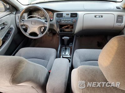 Zdjęcie 8 z 13 samochodu: 2002 HONDA ACCORD EX VIN:JHMCG668X2C002492 - miniatura