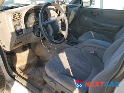 Zdjęcie 8 z 13 samochodu: 1999 GMC JIMMY VIN:1GKCS13W5X2552867 - miniatura