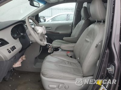 Zdjęcie 7 z 16 samochodu: 2013 TOYOTA SIENNA XLE VIN:5TDYK3DC2DS306817 - miniatura