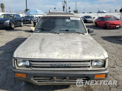 Piąte zdjęcie samochodu w środku: 1989 TOYOTA PICKUP 1/2 TON SHORT WHEELBASE VIN:JT4RN81R5K0006528 - miniatura