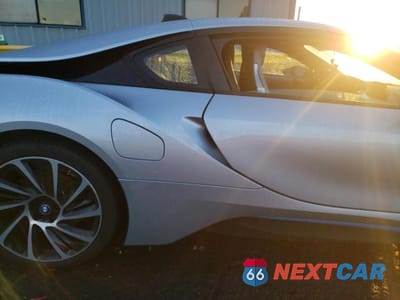 Zdjęcie 10 z 12 samochodu: 2014 BMW I8 VIN:WBY2Z2C56EVX64641 - miniatura