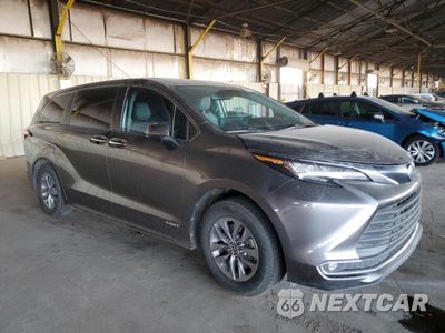 Czwarte zdjęcie samochodu z boku: 2021 TOYOTA SIENNA XLE VIN:5TDYRKEC4MS039765 - miniatura