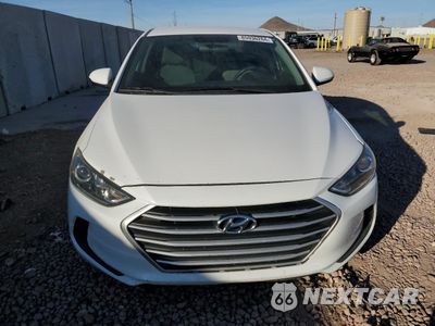 Piąte zdjęcie samochodu w środku: 2017 HYUNDAI ELANTRA SE VIN:5NPD74LF0HH143260 - miniatura