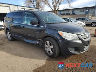 Czwarte zdjęcie samochodu z boku: 2011 VOLKSWAGEN ROUTAN SE VIN:2V4RW3DGXBR642528 - miniatura