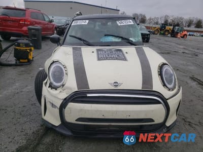 Piąte zdjęcie samochodu w środku: 2023 MINI COOPER VIN:WMW33DH07P2S79135 - miniatura