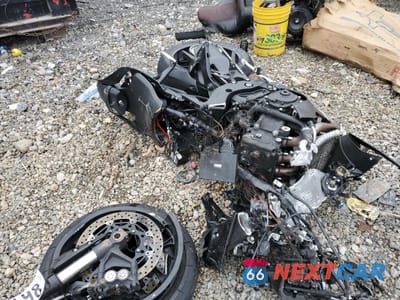 Piąte zdjęcie samochodu w środku: 2024 YAMAHA YZFR1 VIN:JYARN66E2RA004861 - miniatura