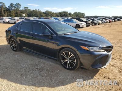 Czwarte zdjęcie samochodu z boku: 2018 TOYOTA CAMRY L VIN:4T1B11HKXJU567260 - miniatura