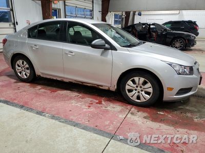 Czwarte zdjęcie samochodu z boku: 2013 CHEVROLET CRUZE LS VIN:1G1PA5SG8D7298760 - miniatura