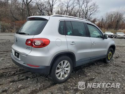 Trzecie zdjęcie samochodu z tyłu: 2010 VOLKSWAGEN TIGUAN SE VIN:WVGBV9AX2AW510953 - miniatura