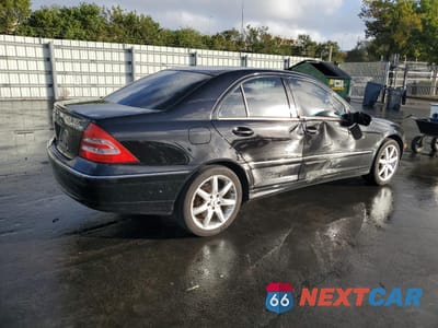 Trzecie zdjęcie samochodu z tyłu: 2003 MERCEDES-BENZ C 230K SPORT SEDAN VIN:WDBRF40J83F432194 - miniatura