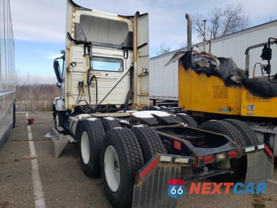 Trzecie zdjęcie samochodu z tyłu: 2014 VOLVO VN VNL VIN:4V4NC9EG1EN159308 - miniatura