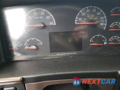 Zdjęcie 8 z 10 samochodu: 2018 VOLVO VN VNL VIN:4V4NC9EH3JN884671 - miniatura