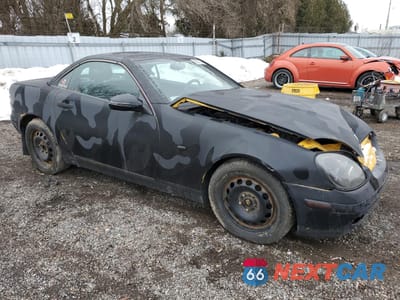 Czwarte zdjęcie samochodu z boku: 1998 MERCEDES-BENZ SLK 230 KOMPRESSOR VIN:WDBKK47F7WF068708 - miniatura