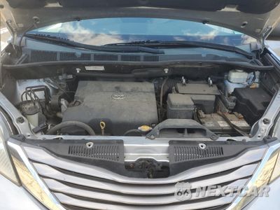 Zdjęcie 13 z 15 samochodu: 2014 TOYOTA SIENNA VIN:5TDZK3DC4ES444171 - miniatura