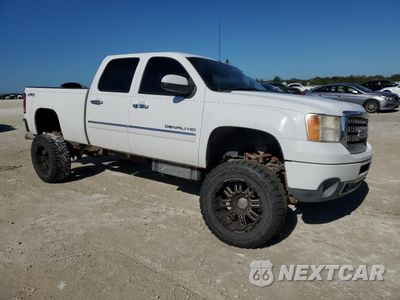 Czwarte zdjęcie samochodu z boku: 2014 GMC SIERRA K2500 DENALI VIN:1GT125E88EF131790 - miniatura