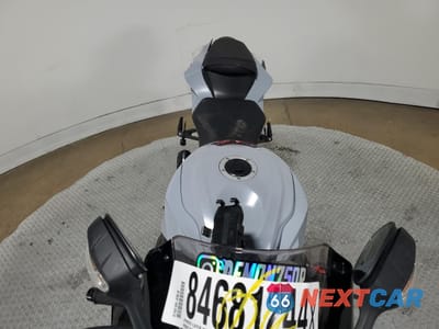 Piąte zdjęcie samochodu w środku: 2023 SUZUKI GSX-R750 VIN:JS1GR7MA7P7101306 - miniatura