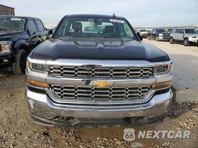 Piąte zdjęcie samochodu w środku: 2018 CHEVROLET SILVERADO K1500 LT VIN:1GCVKREH0JZ175249 - miniatura