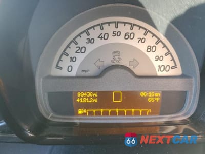 Zdjęcie 9 z 12 samochodu: 2012 SMART FORTWO PURE VIN:WMEEJ3BA7CK528445 - miniatura