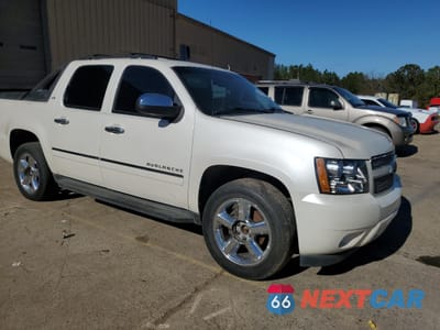 Czwarte zdjęcie samochodu z boku: 2011 CHEVROLET AVALANCHE LTZ VIN:3GNTKGE35BG142210 - miniatura
