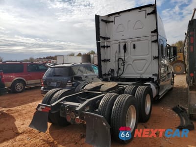 Czwarte zdjęcie samochodu z boku: 2018 FREIGHTLINER CASCADIA 126 VIN:3AKJHHDR1JSHK5966 - miniatura