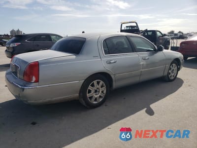 Trzecie zdjęcie samochodu z tyłu: 2006 LINCOLN TOWN CAR SIGNATURE VIN:1LNHM81V16Y614156 - miniatura