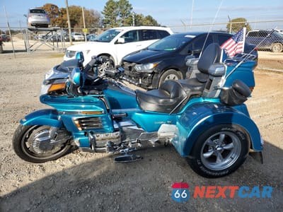Trzecie zdjęcie samochodu z tyłu: 1992 HONDA GL1500 SE VIN:1HFSC2237NA400812 - miniatura