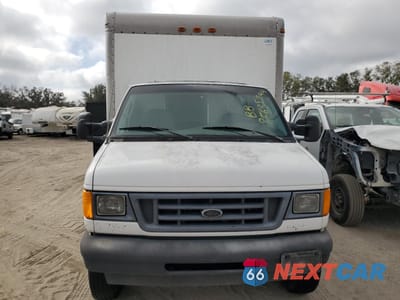 Piąte zdjęcie samochodu w środku: 2003 FORD ECONOLINE E350 SUPER DUTY CUTAWAY VAN VIN:1FDWE35L63HB83082 - miniatura