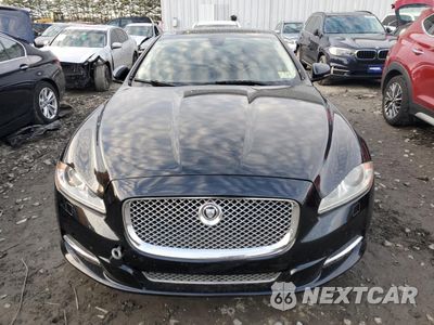 Piąte zdjęcie samochodu w środku: 2011 JAGUAR XJ SUPERCHARGED VIN:SAJWA1GE3BMV03310 - miniatura