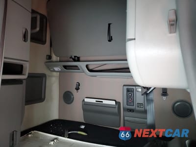 Zdjęcie 6 z 10 samochodu: 2019 VOLVO VN VNL VIN:ZV4NC9EH6KN903411 - miniatura