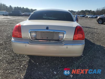 Zdjęcie 6 z 14 samochodu: 2003 LINCOLN TOWN CAR CARTIER VIN:1LNHM83W03Y672471 - miniatura