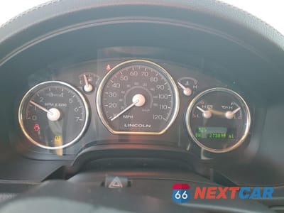 Zdjęcie 9 z 12 samochodu: 2007 LINCOLN MARK LT VIN:5LTPW16537FJ07571 - miniatura
