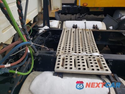 Zdjęcie 6 z 10 samochodu: 2014 VOLVO VN VNL VIN:4V4NC9EG1EN159308 - miniatura