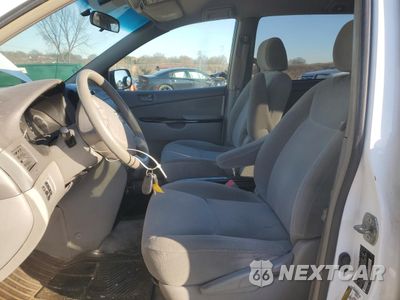 Zdjęcie 7 z 14 samochodu: 2005 TOYOTA SIENNA CE VIN:5TDZA23C25S259910 - miniatura