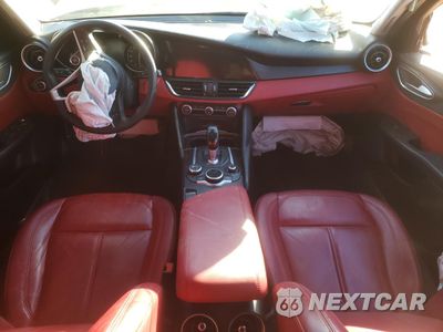 Zdjęcie 8 z 15 samochodu: 2017 ALFA ROMEO GIULIA VIN:ZARFAEBN9H7555860 - miniatura