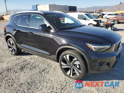 Czwarte zdjęcie samochodu z boku: 2024 VOLVO XC40 PLUS VIN:YV4L12UE8R2364726 - miniatura