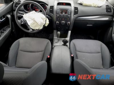 Zdjęcie 8 z 13 samochodu: 2013 KIA SORENTO LX VIN:5XYKT3A65DG382725 - miniatura