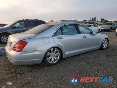 Trzecie zdjęcie samochodu z tyłu: 2010 MERCEDES-BENZ S 400 VIN:WDDNG9FB1AA318113 - miniatura