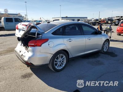 Trzecie zdjęcie samochodu z tyłu: 2016 FORD FOCUS SE VIN:1FADP3F29GL326918 - miniatura