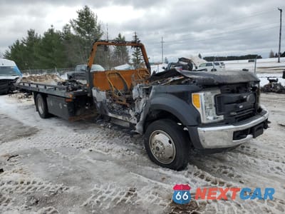 Czwarte zdjęcie samochodu z boku: 2017 FORD F550 SUPER DUTY VIN:1FDUF5GY0HEB66361 - miniatura