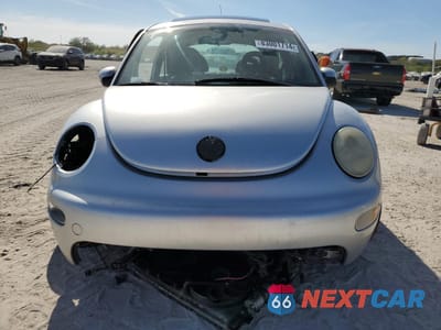 Piąte zdjęcie samochodu w środku: 2001 VOLKSWAGEN NEW BEETLE GLX VIN:3VWDD21C61M462357 - miniatura