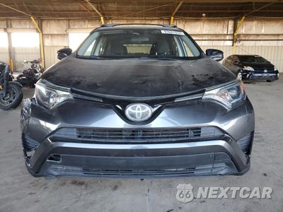 Piąte zdjęcie samochodu w środku: 2017 TOYOTA RAV4 LE VIN:JTMBFREV4HJ139585 - miniatura