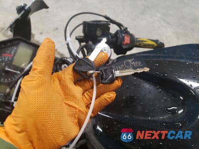 Zdjęcie 8 z 10 samochodu: 2003 HONDA CBR600 RR VIN:JH2PC37013M010179 - miniatura
