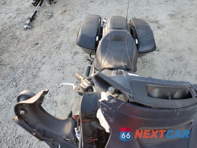 Piąte zdjęcie samochodu w środku: 2014 HARLEY-DAVIDSON FLHX STREET GLIDE VIN:1HD1KBM14EB604240 - miniatura