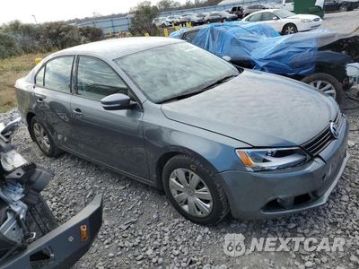 Czwarte zdjęcie samochodu z boku: 2014 VOLKSWAGEN JETTA SE VIN:3VWB17AJ2EM420656 - miniatura