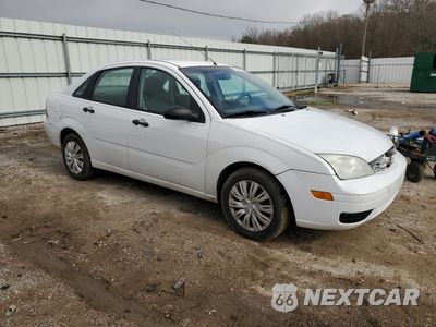 Czwarte zdjęcie samochodu z boku: 2005 FORD FOCUS ZX4 VIN:1FAFP34N45W313379 - miniatura
