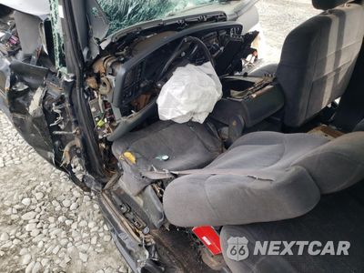Zdjęcie 8 z 12 samochodu: 2002 CHEVROLET SILVERADO K2500 HEAVY DUTY VIN:1GCHK23GX2F113150 - miniatura