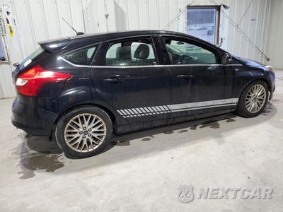 Trzecie zdjęcie samochodu z tyłu: 2014 FORD FOCUS TITANIUM VIN:1FADP3N24EL131534 - miniatura