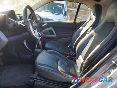 Zdjęcie 7 z 12 samochodu: 2012 SMART FORTWO PURE VIN:WMEEJ3BA7CK528445 - miniatura