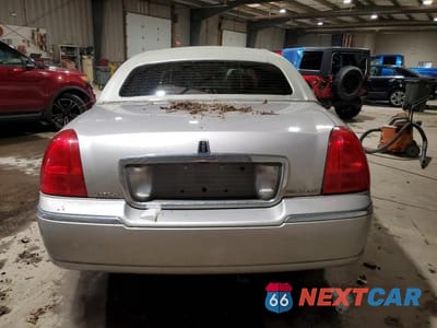 Zdjęcie 6 z 12 samochodu: 2010 LINCOLN TOWN CAR SIGNATURE LIMITED VIN:2LNBL8CV8AX601385 - miniatura