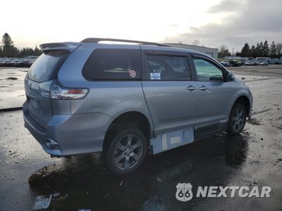 Trzecie zdjęcie samochodu z tyłu: 2017 TOYOTA SIENNA SE VIN:5TDXZ3DC4HS806247 - miniatura